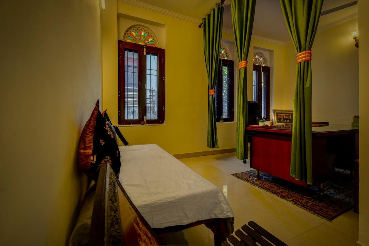 The Umaid Vilas Royal Heritage Haveli Jaipur Exteriör bild